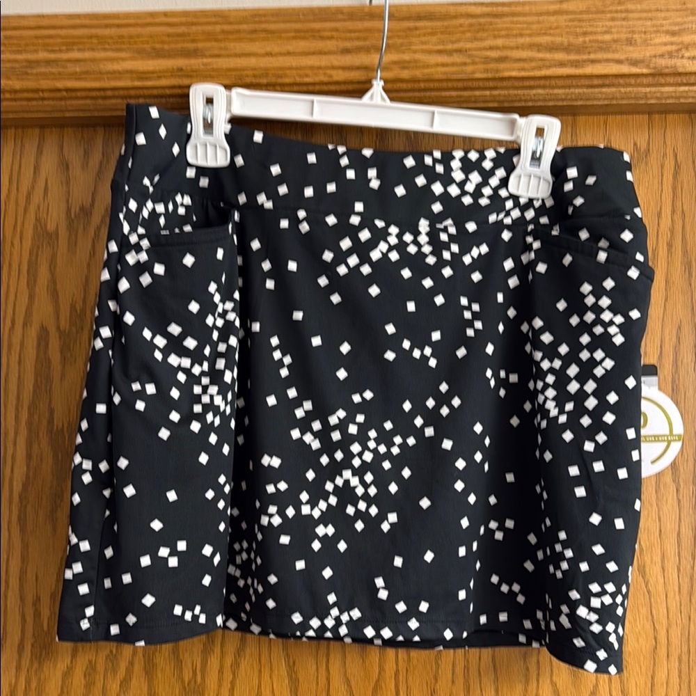 NWT Tail Black and White Confetti Geo 16” Golf Skort, Size Large